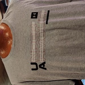 Under Armour Heatgear Grey T-shirt Size XL